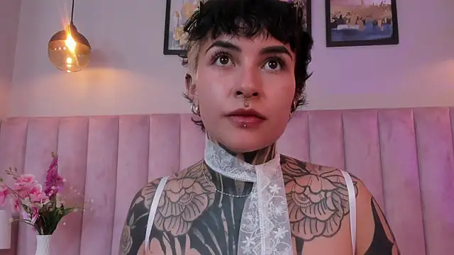 Snapshot of Luana_fiore chatting on 04.01.26 Luana fiore online show from 04.01.26