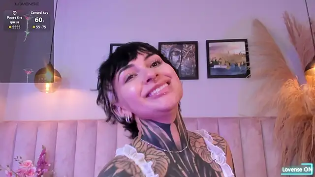 Snapshot of Luana_fiore chatting on 04.11.26 Luana fiore online show from 04.11.26