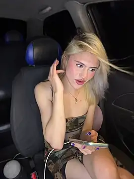 Lia fire online show from 04.12.26