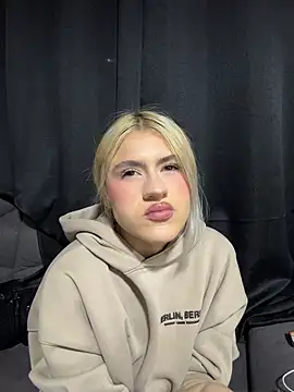 Lia fire online show from 04.13.26