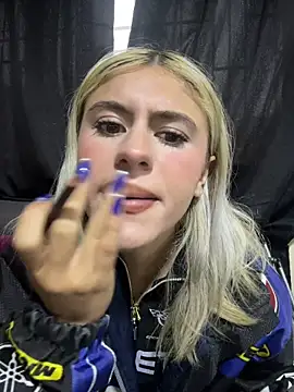 Lia fire online show from 04.15.26