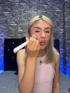 Lia fire online show from 04.16.26