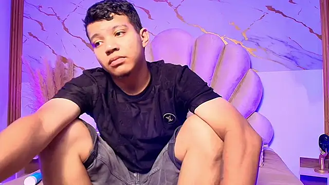 Miaa Hero online show from 04.14.26