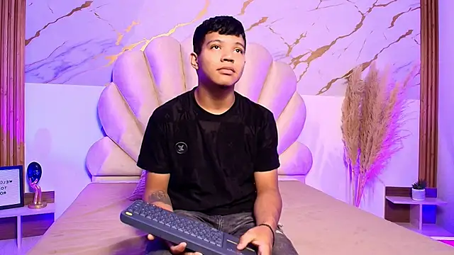 Miaa Hero online show from 04.16.26