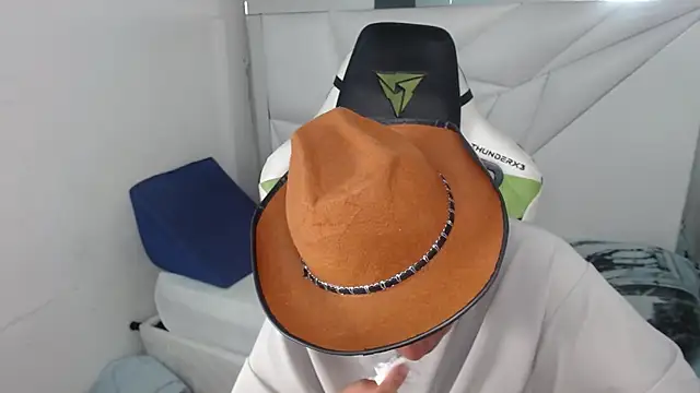 Taylorr junior  online show from 04.02.26