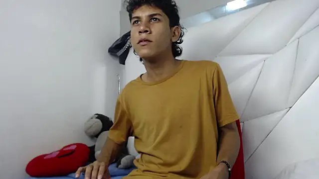 Taylorr junior  online show from 04.10.26