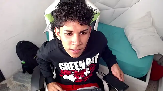 Taylorr junior  online show from 04.17.26