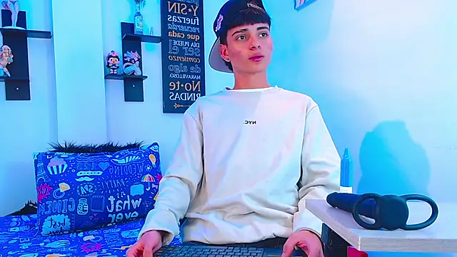 milo hot  online show from 04.13.26