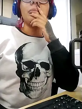 Violett Sykes online show from 04.07.26