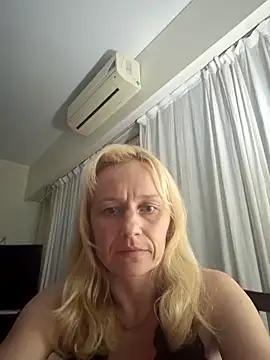 RinaSunX online show from 04.21.26