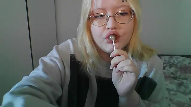 Elayne Sweet online show from 04.18.26