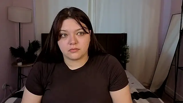 Evelyne Loo online show from 04.26.26