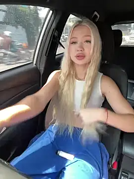 Kiss Auroraa online show from 04.11.26