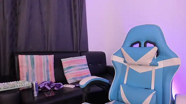 Sunny Page online show from 04.10.26