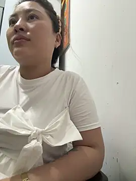 Snapshot of Lina-Naughty chatting on 06.29.26 Lina-Naughty online show from 06.29.26