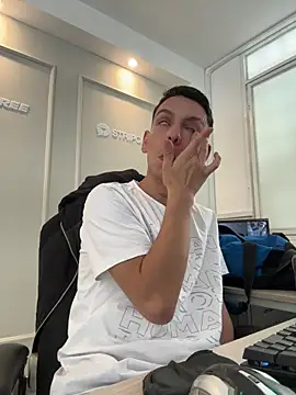Snapshot of Liam_Fiire chatting on 04.22.26 Liam Fiire online show from 04.22.26