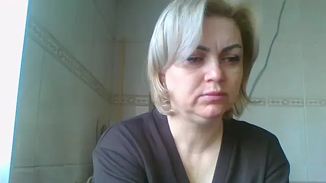 Snapshot of SylvieGold453 chatting on 04.02.26 SylvieGold453 online show from 04.02.26