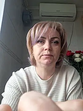 Snapshot of SylvieGold453 chatting on 04.16.26 SylvieGold453 online show from 04.16.26