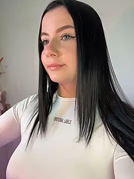 L0LA XO online show from 04.17.26