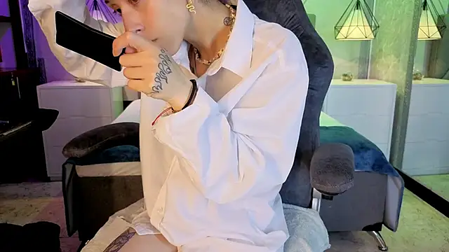 lhiamfitt10 online show from 04.15.26