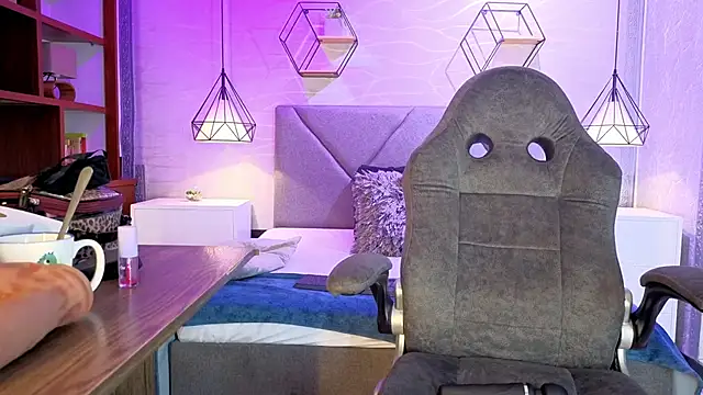 lhiamfitt10 online show from 04.15.26