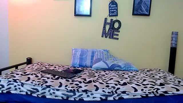 18dulcegatita online show from 04.14.26