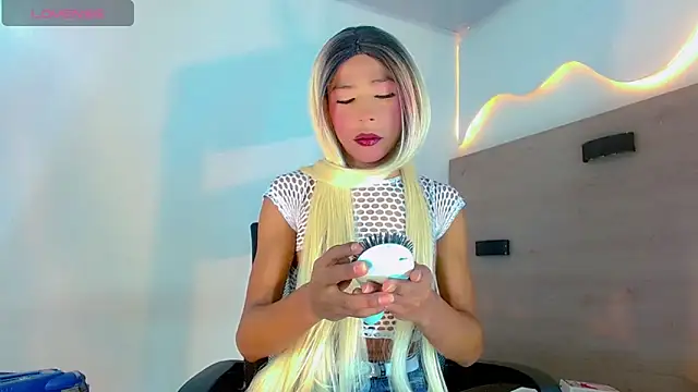 SinnthyaFoxxy online show from 04.15.26