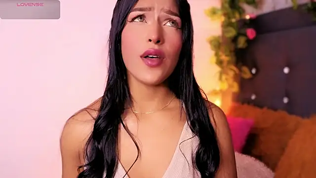 Snapshot of Alisse_Storm chatting on 04.13.26 Alisse Storm online show from 04.13.26