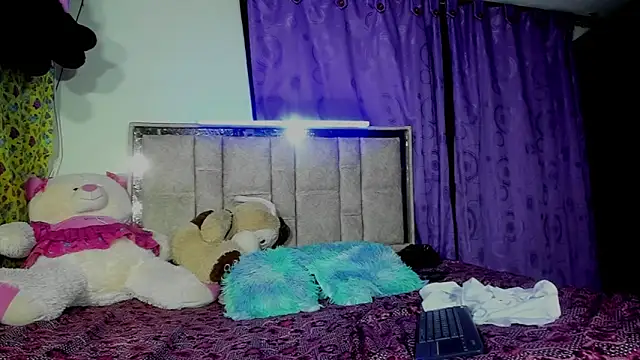 Snapshot of moniquehisk chatting on 04.12.26 moniquehisk online show from 04.12.26