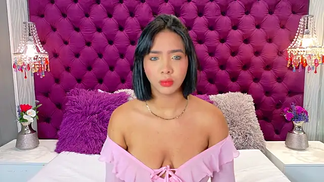 HilaryQueen  online show from 04.14.26