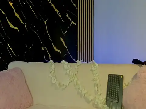 Kira queeen online show from 04.14.26