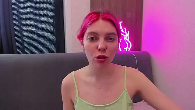 Marie Reyess online show from 04.17.26