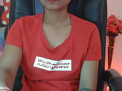 Snapshot of pari_darling chatting on 04.16.26 pari darling online show from 04.16.26