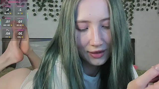 Snapshot of Leona_Vixen chatting on 06.04.26 Leona Vixen online show from 06.04.26