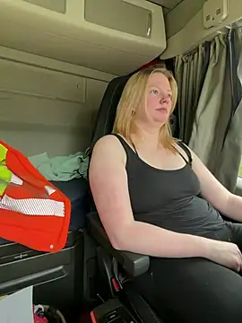 TruckerBabeLeenchen online show from 04.13.26