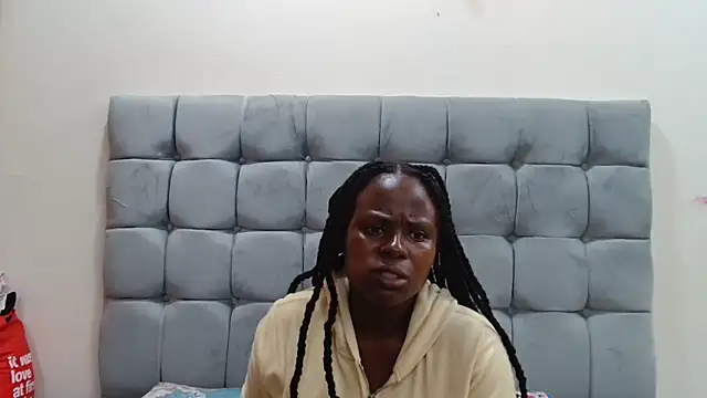 Snapshot of SexiestChoc chatting on 04.12.26 SexiestChoc online show from 04.12.26