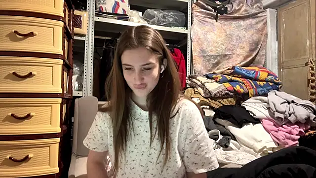 VelvetNoirra online show from 04.08.26