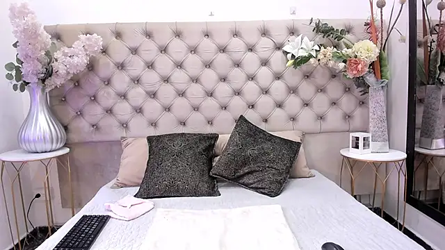 BellaWilliams  online show from 04.09.26