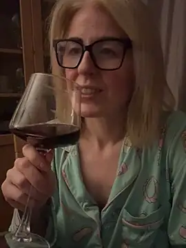 Laylaskyexx online show from 04.15.26