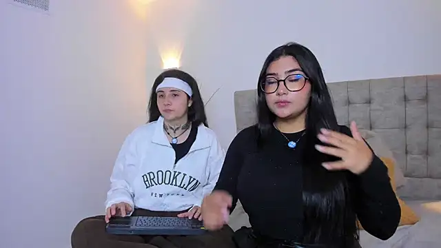 Elisa n Emma online show from 04.05.26