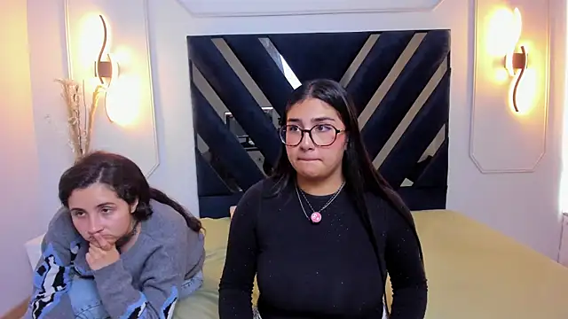 Elisa n Emma online show from 04.08.26