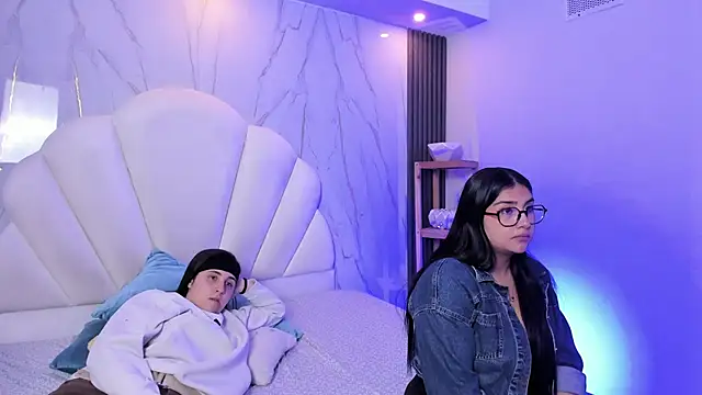 Elisa n Emma online show from 04.11.26