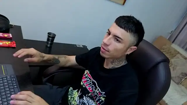 Charlie Foxie online show from 04.04.26