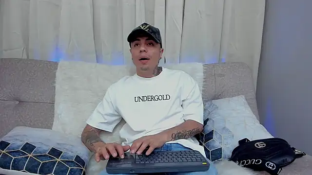 Charlie Foxie online show from 04.06.26