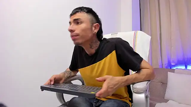 Charlie Foxie online show from 04.10.26