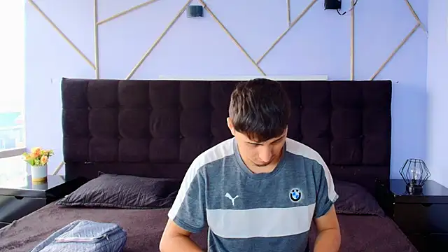 Sweett Sinn  online show from 04.13.26