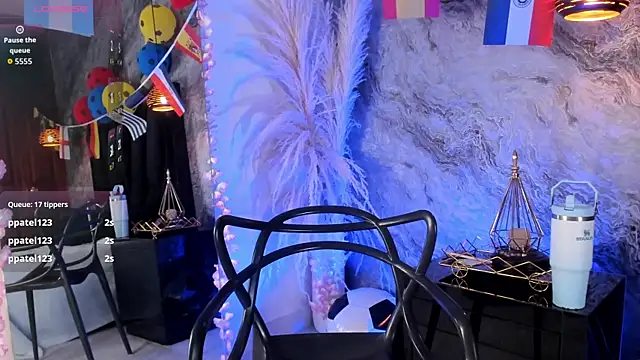 Snapshot of Kendall_Rous_ chatting on 07.14.26 Kendall Rous online show from 07.14.26