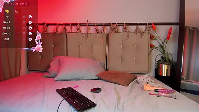 Snapshot of alma_rose_ chatting on 06.14.26 alma rose online show from 06.14.26
