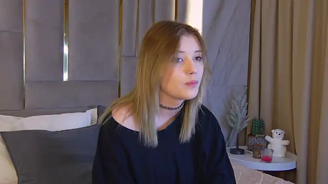 Snapshot of Mila_blum chatting on 05.07.26 Mila blum online show from 05.07.26
