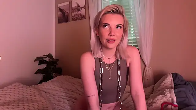 Foxy  Bite online show from 04.11.26